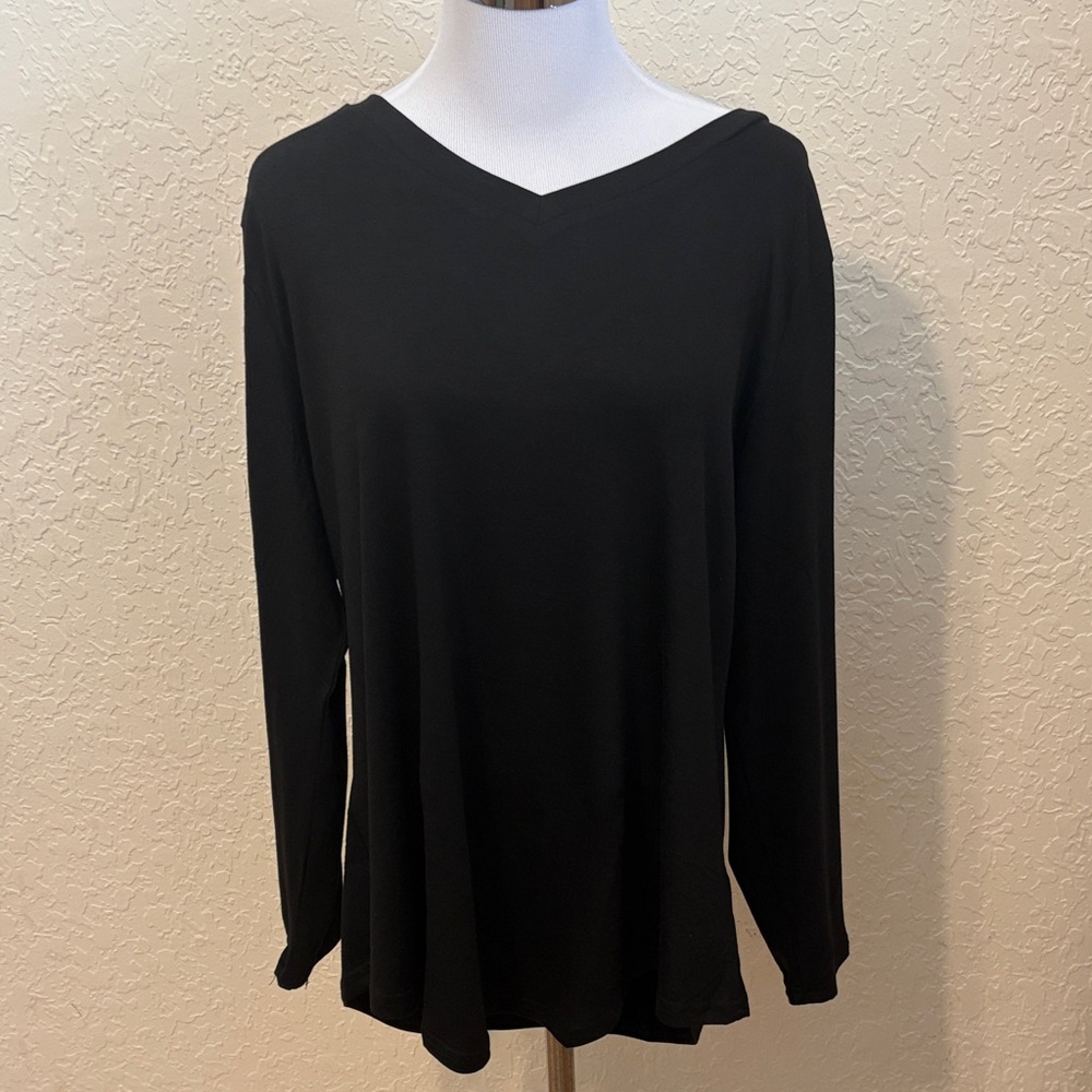 Classic Black V-Neck Long Sleeve Top